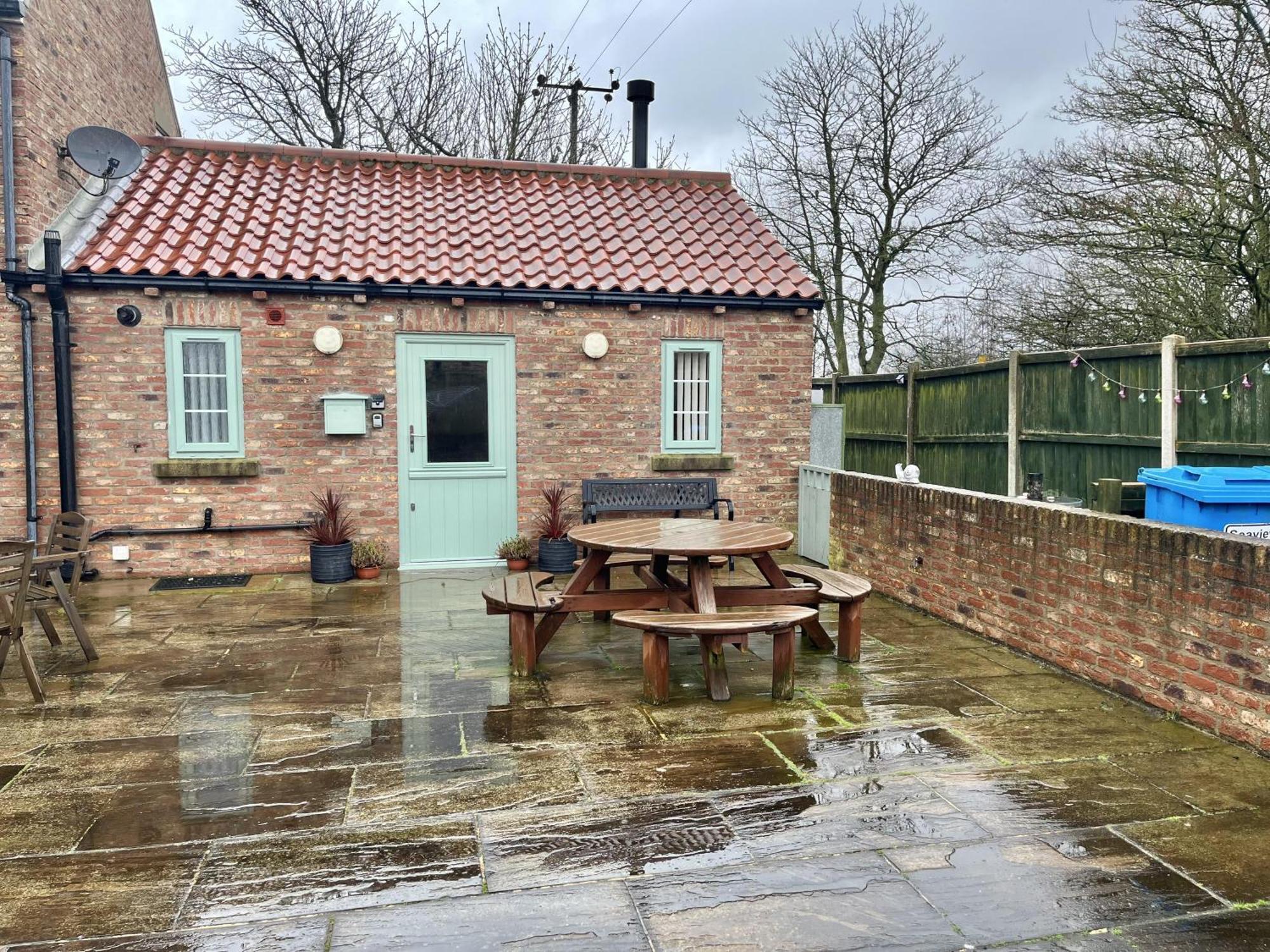 Cosy Village Location - One Bedroom Barn Barmston Екстериор снимка
